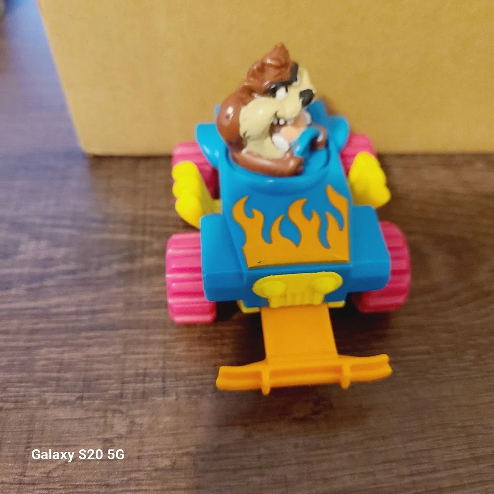 Tasmanian Devil Looney Tunes Go Kart Keychain Toy Blue‎ Yellow Pink Wheels